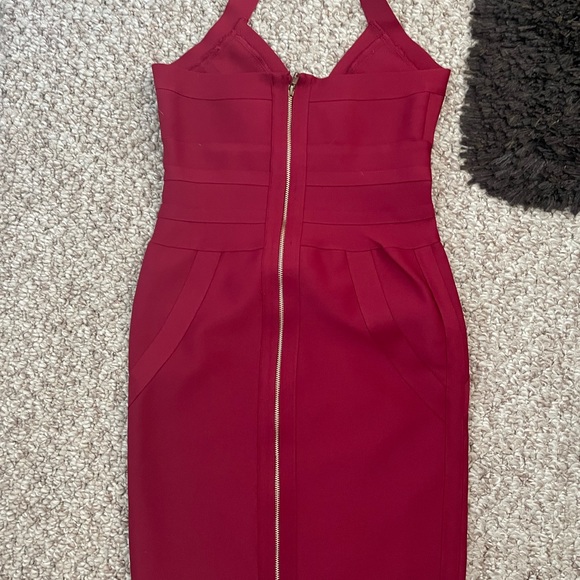 Red bandage dress with gold zipper at the back - Picture 3 of 3